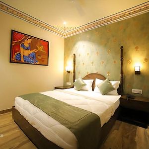 Hotel Sahibs Royal Ville - 500M From Taj Mahal